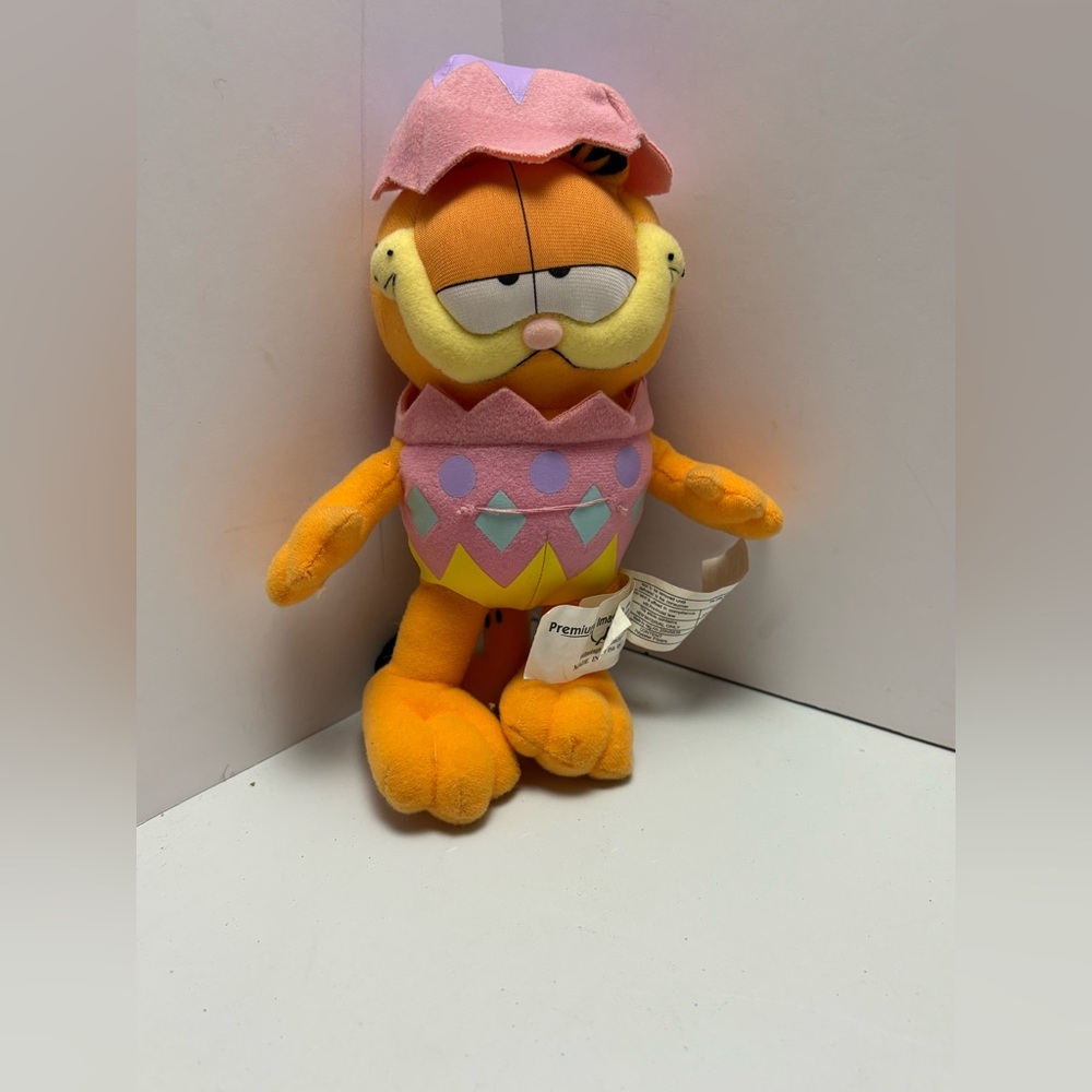 Vintage PAWS Garfield Cat plush toy  Easter Cartoon Stuffed Animal 8" Easter Egg
